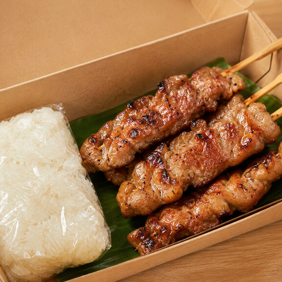 Set of Moo Ping pork skewers